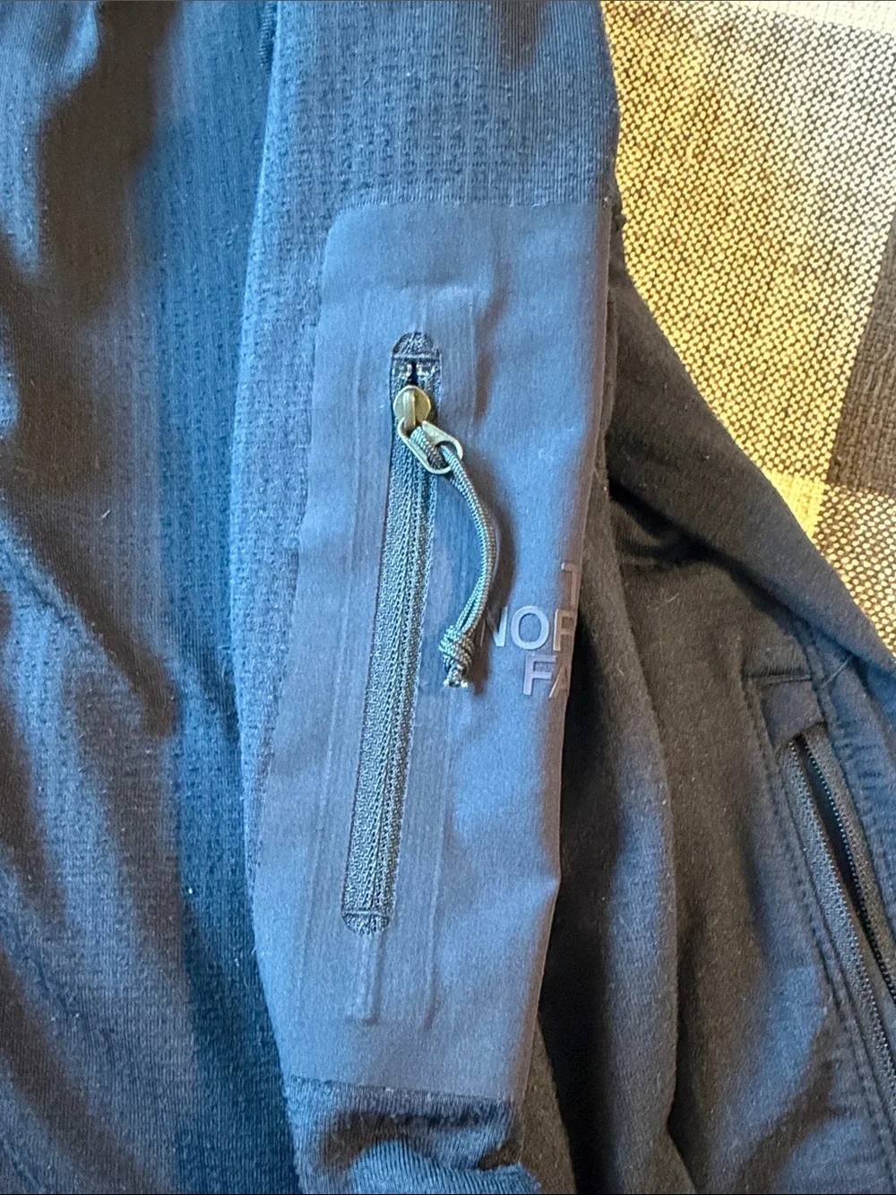 The North Face Men's Navy Zip-Up Lightweight Jacket